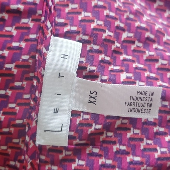 LEITH PINK PLUMIER FRANCES GEO SILKY BLOUSE/BODYSUIT SZ XS - Picture 7 of 7